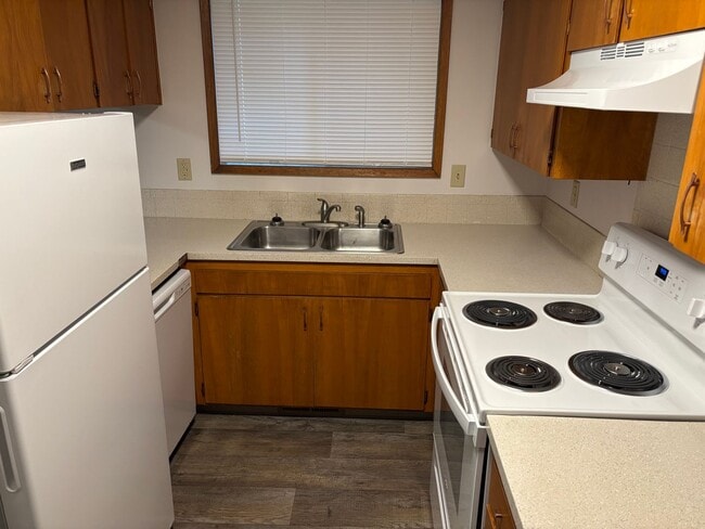 Building Photo - 1323