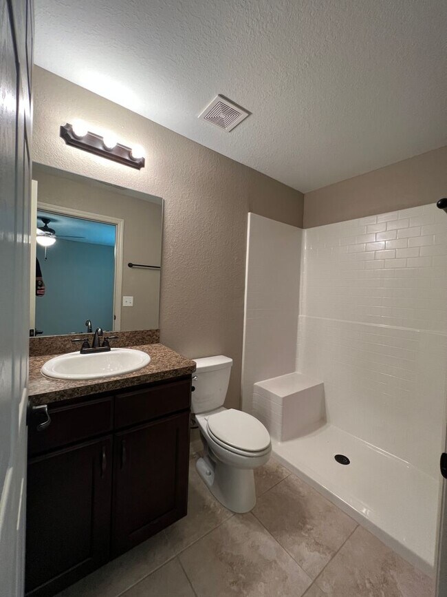 Building Photo - Charming 3 Bedroom 2 Bathroom Home in Ocala!!