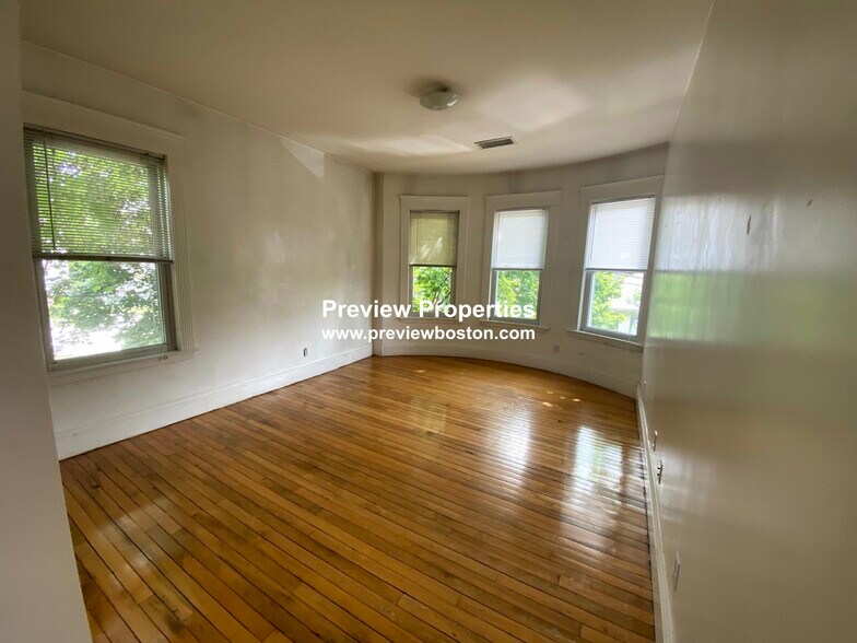 Building Photo - 44 Champney St