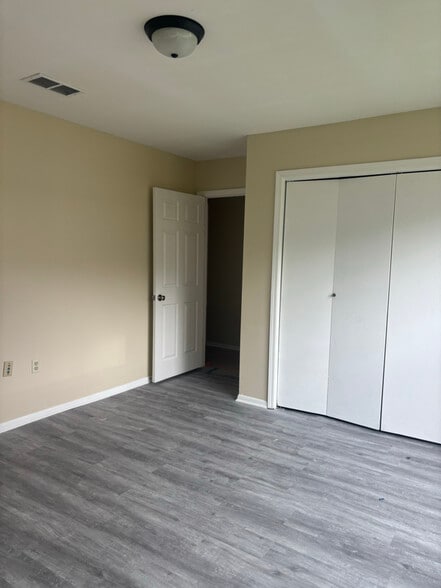 Building Photo - 5213 Berryville Ct