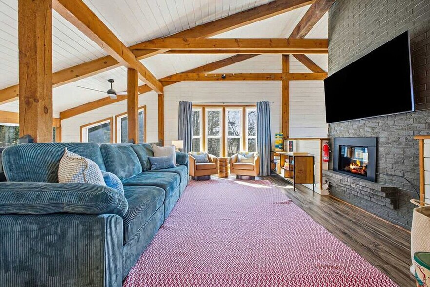 Building Photo - 140 Camby Dr