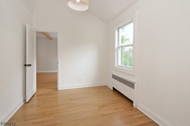 Building Photo - 380 Claremont Ave