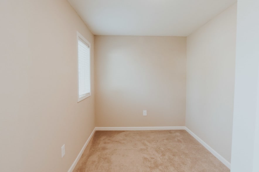 Building Photo - 1901 Douglas St