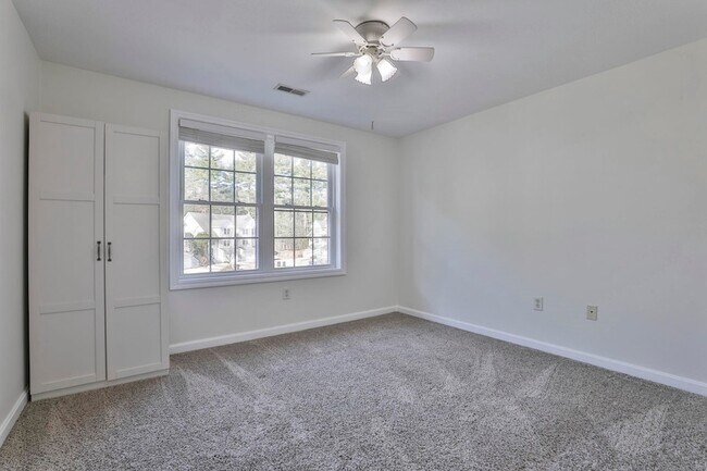 Building Photo - 92 Barrington Ave