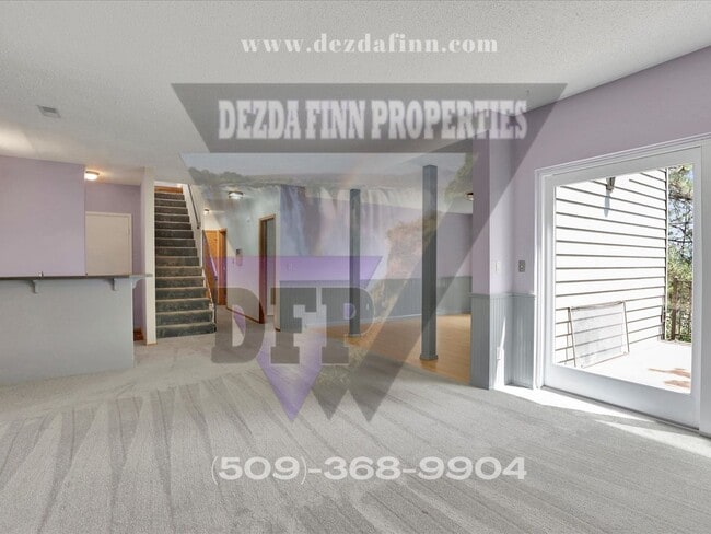 Building Photo - 3,700 sqft of Quiet Luxury & Stunning Views