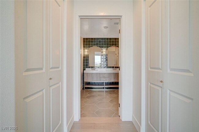 Building Photo - 8255 S Las Vegas Blvd