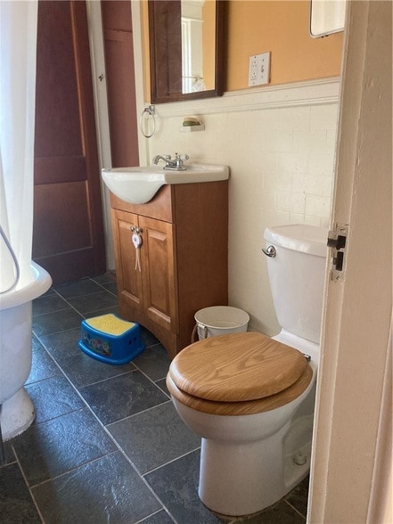 Building Photo - 182 Calla St