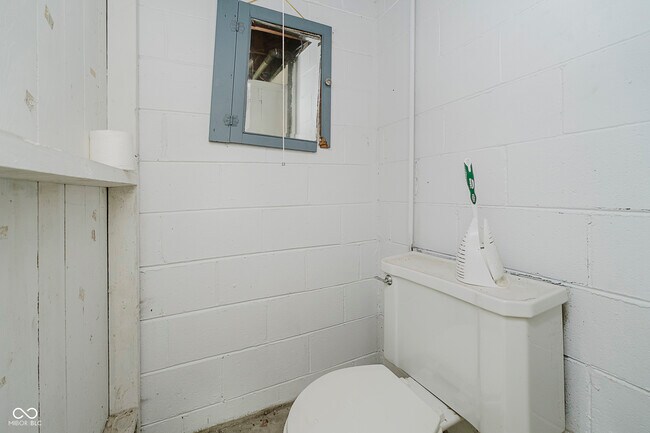 Building Photo - 4702 Rookwood Ave