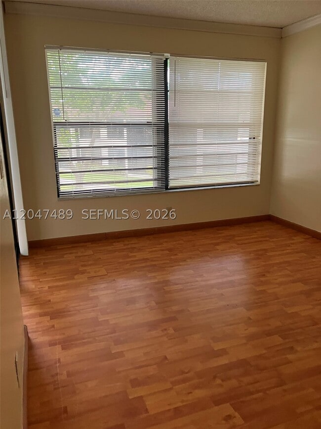 Building Photo - 204 Lake Pointe Dr
