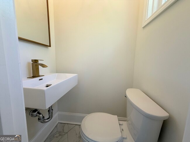 Building Photo - 557 Manford Rd SW