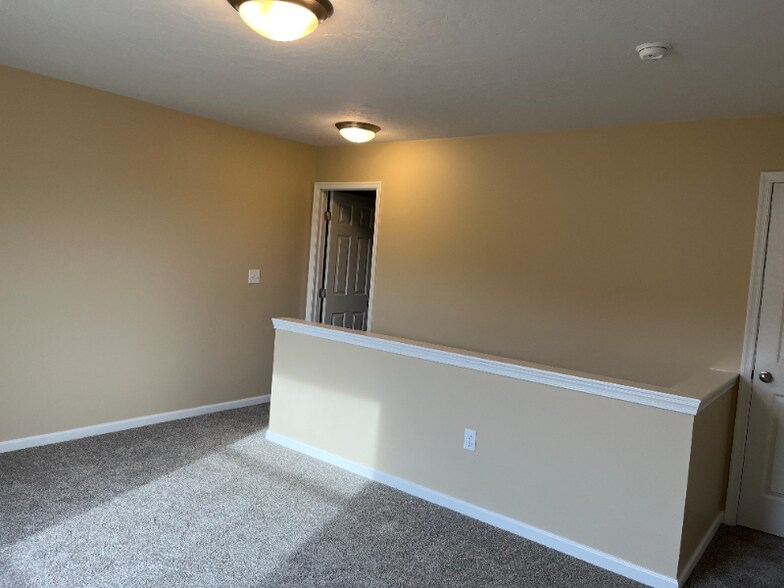 Building Photo - 164 Logan Rd