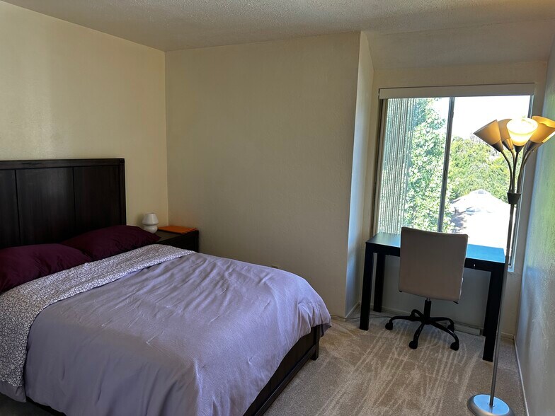 Building Photo - 410 Auburn Way