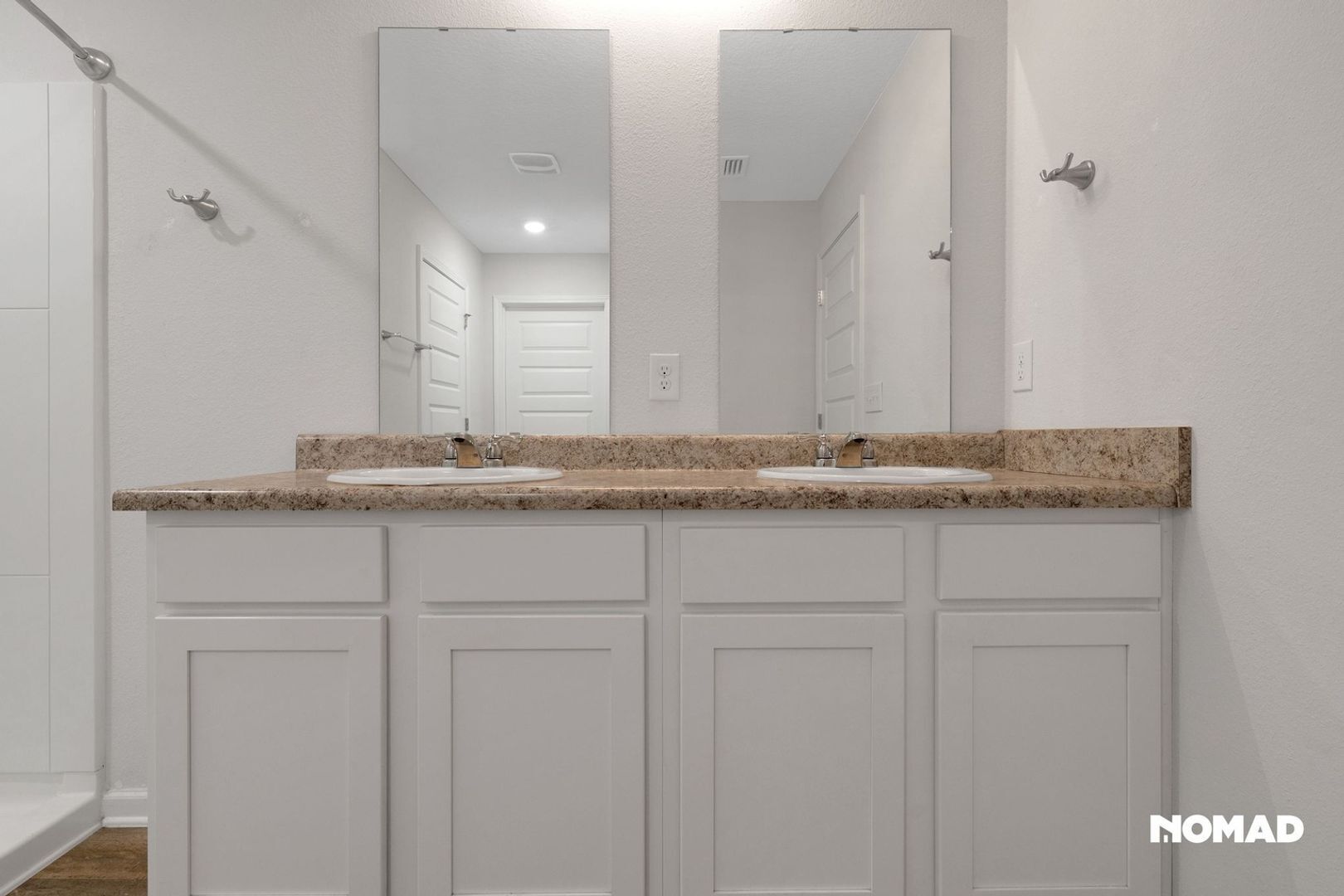 Building Photo - 10613 Queens Gate Cir
