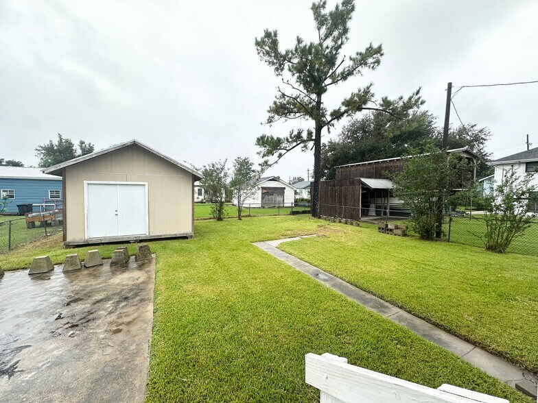 Building Photo - 218 First St