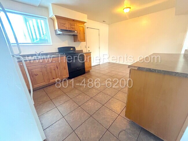 Building Photo - NO DEPOSIT option available for qualified ...