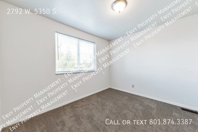 Building Photo - 2 Story Pet Friendly Duplex - 3 Bed - 2.5 ...