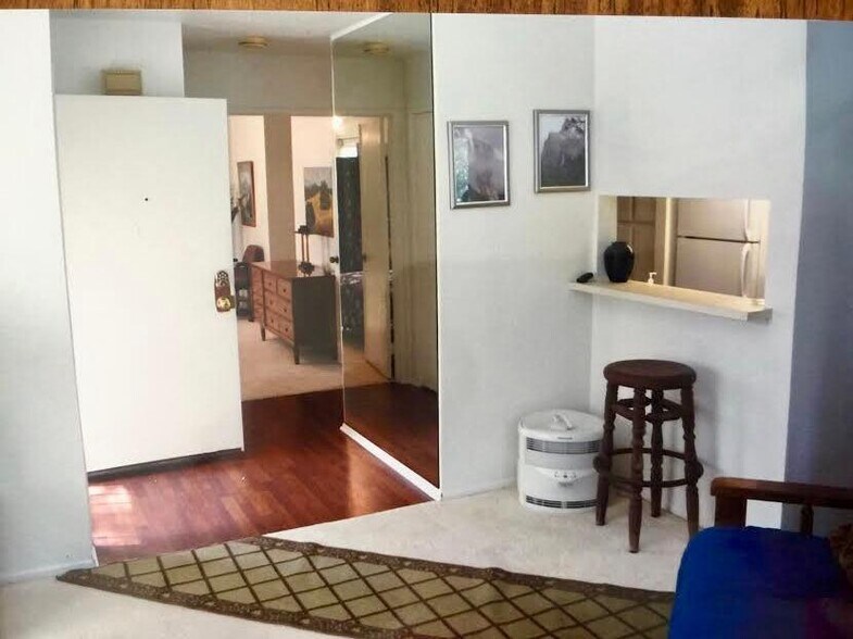 Entrance way - 600 Central Ave