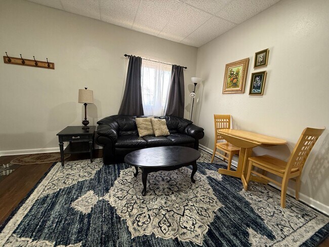 Building Photo - Furnished Short Term or Extended Stay Corporate Vacation Apartment