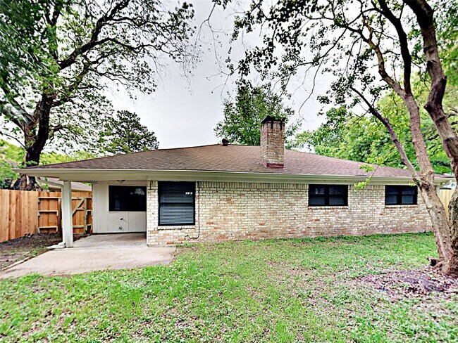 Building Photo - 16259 Hollow Wood Dr