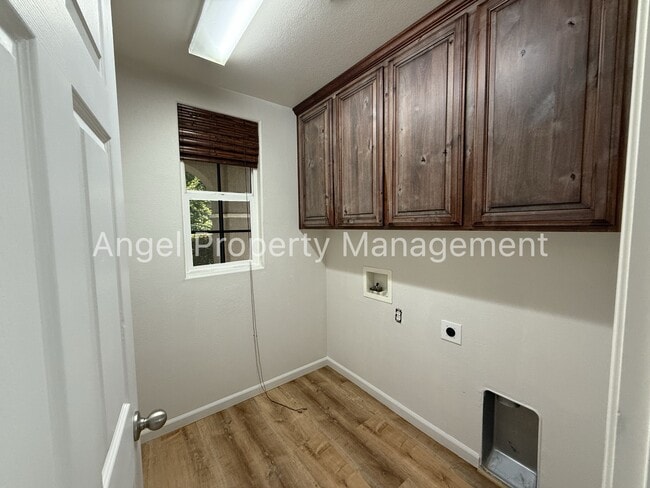 Building Photo - 3055 Brunnet Ln