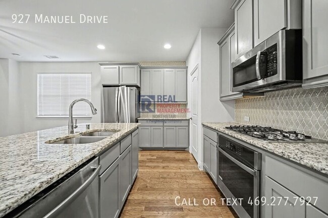 Building Photo - 927 Manuel Dr