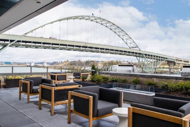 Building Photo - 1550 NW Naito Pkwy