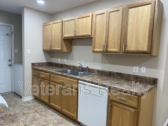 Building Photo - 18 Grand Lido