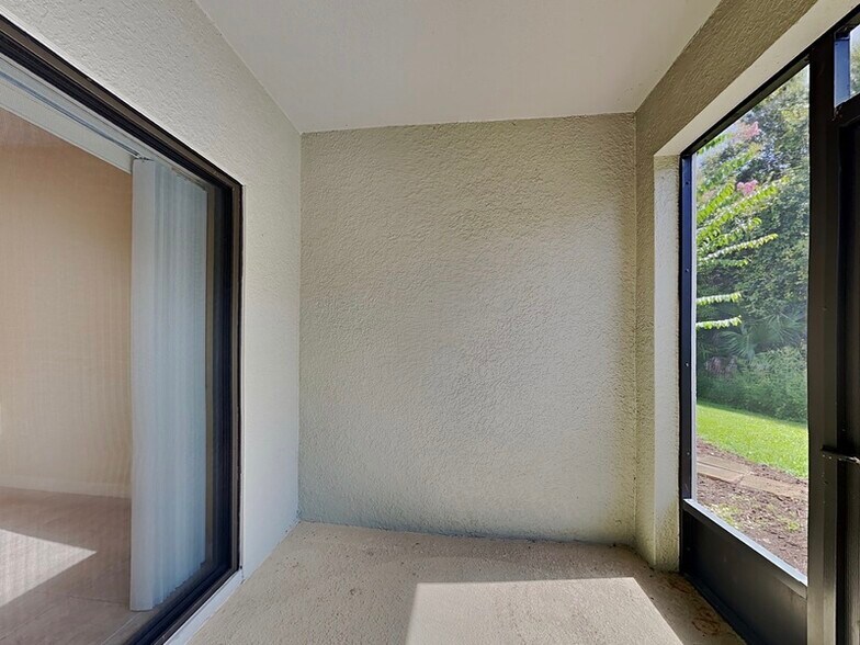 Building Photo - 3320 Windsor Lake Cir