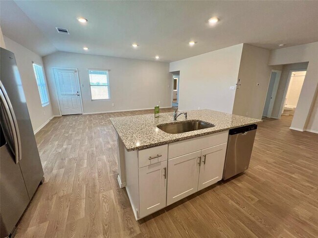 Building Photo - 420 Lancebill Dr
