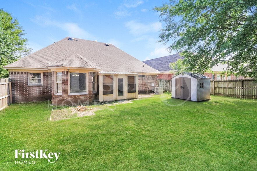 Building Photo - 10292 Green Moss Dr N