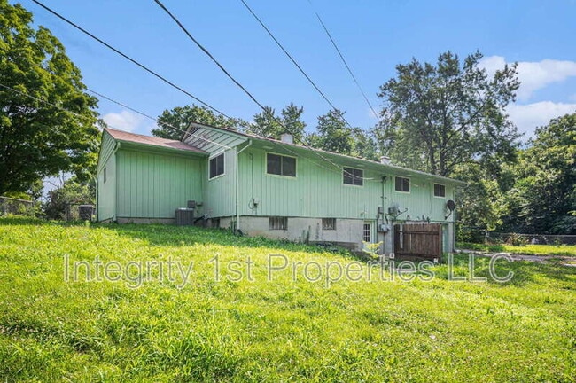 Building Photo - 4202 N Askew Ave