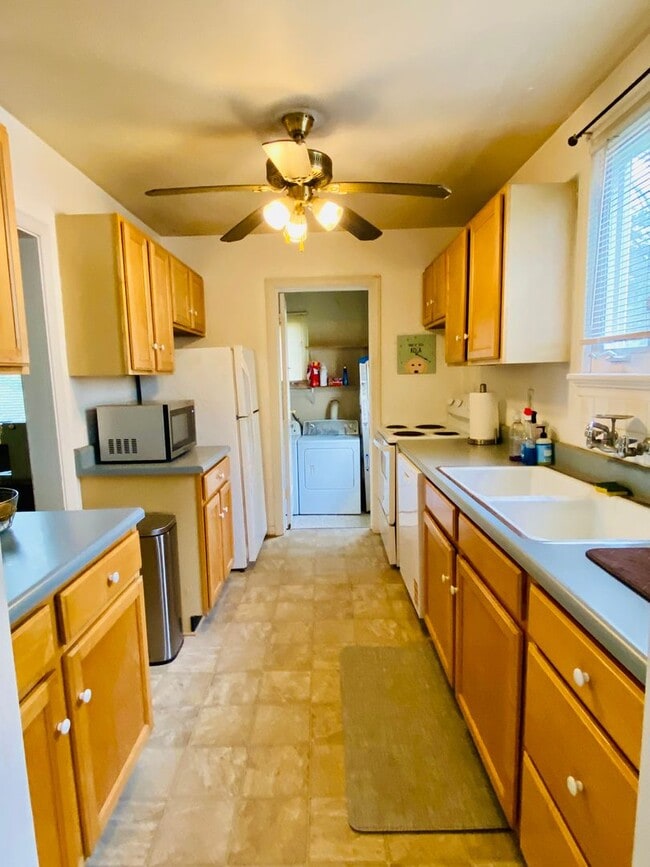 Building Photo - Adorable 2bdrm/1bth Rancher Located in Richmond's West End!!