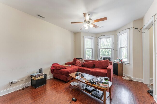 Building Photo - 2912 N Ridgeway Ave