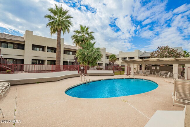 Building Photo - 3301 E Earll Dr