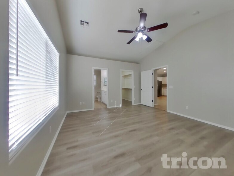 Building Photo - 14131 W Corrine Dr