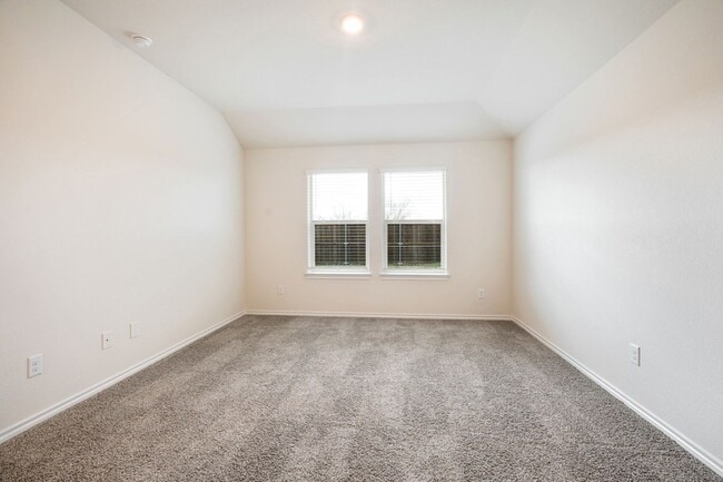 Building Photo - 1324 Stuarts Frst Dr