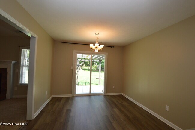 Building Photo - 120 Walnut Hills Dr