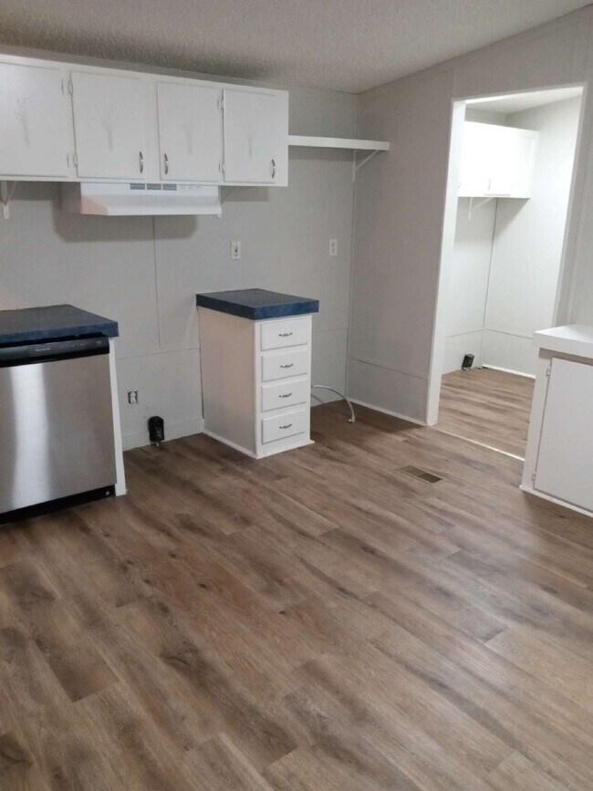 Building Photo - 3000 Poplar St