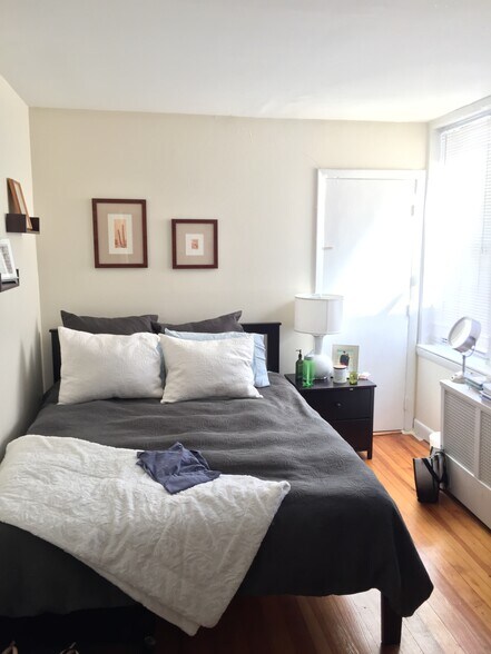 Interior Photo - Commonwealth Gardens