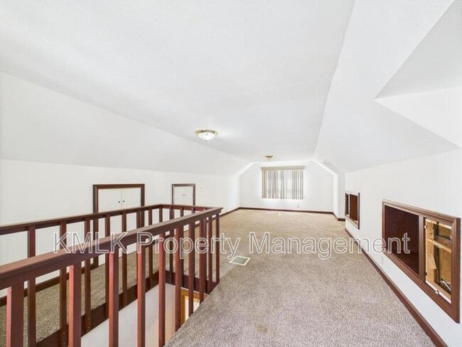 Building Photo - 975 Glenwood St NE