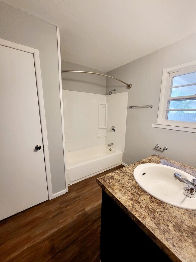 Building Photo - 3208 42nd St