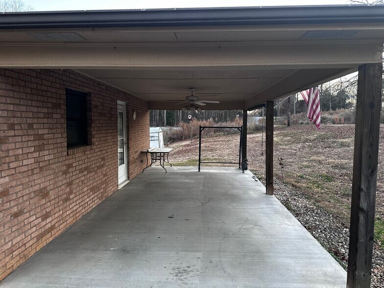 Building Photo - 3540 Wandering Ln NE