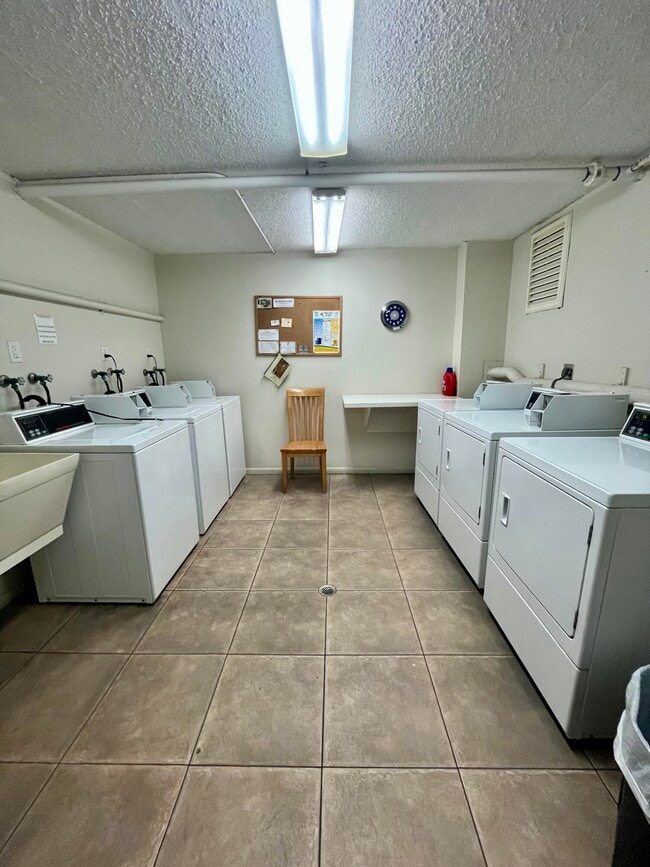 Building Photo - 301 Croton Ave