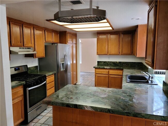 Building Photo - 998 Ashford Cir