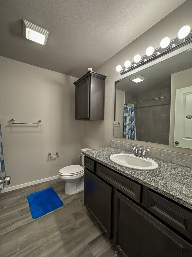 Building Photo - 1212 Ash St