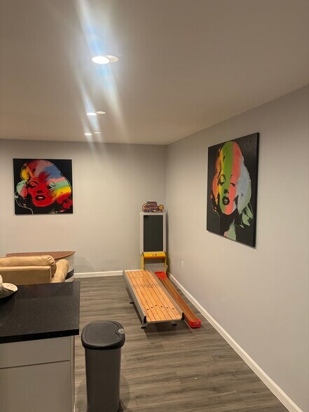 Building Photo - 433 S Fairview St