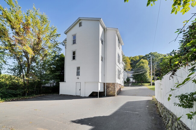 Building Photo - 245 Oakland St