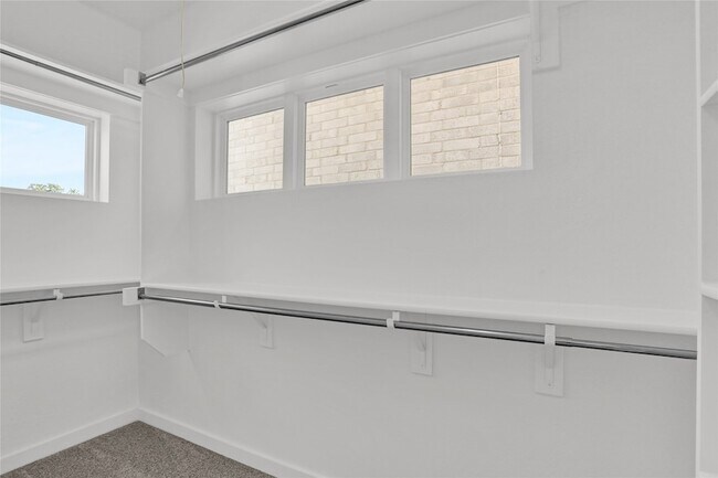 Building Photo - 312 Oakbend Dr