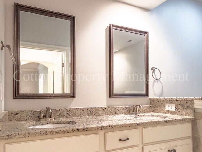 Building Photo - 633 Jenoa Dr