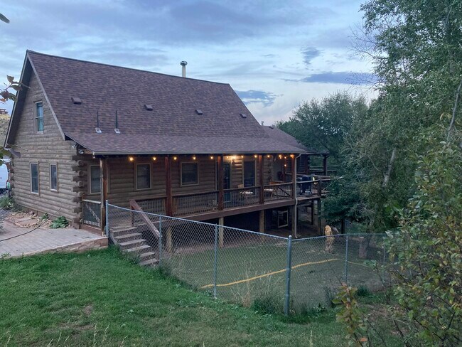 Building Photo - 4820 Foothills Dr